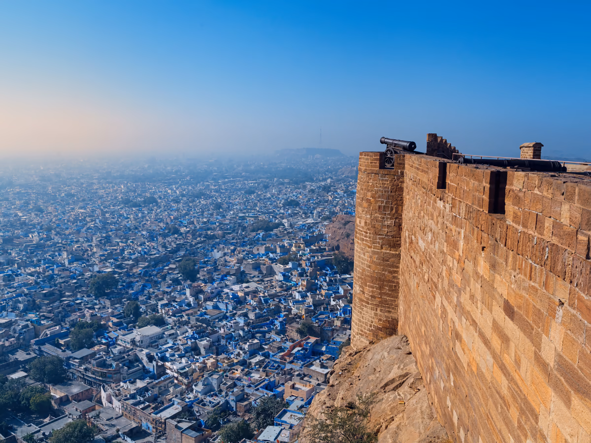 Scena di viaggio a Jaipur a Jodhpur, tra paesaggio locale e atmosfera del luogo.