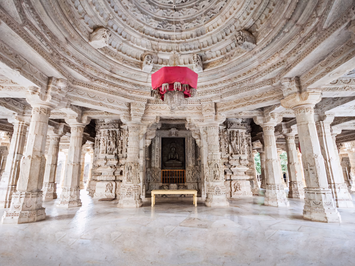 Scena di viaggio a Jodhpur a Udaipur, tra paesaggio locale e atmosfera del luogo.